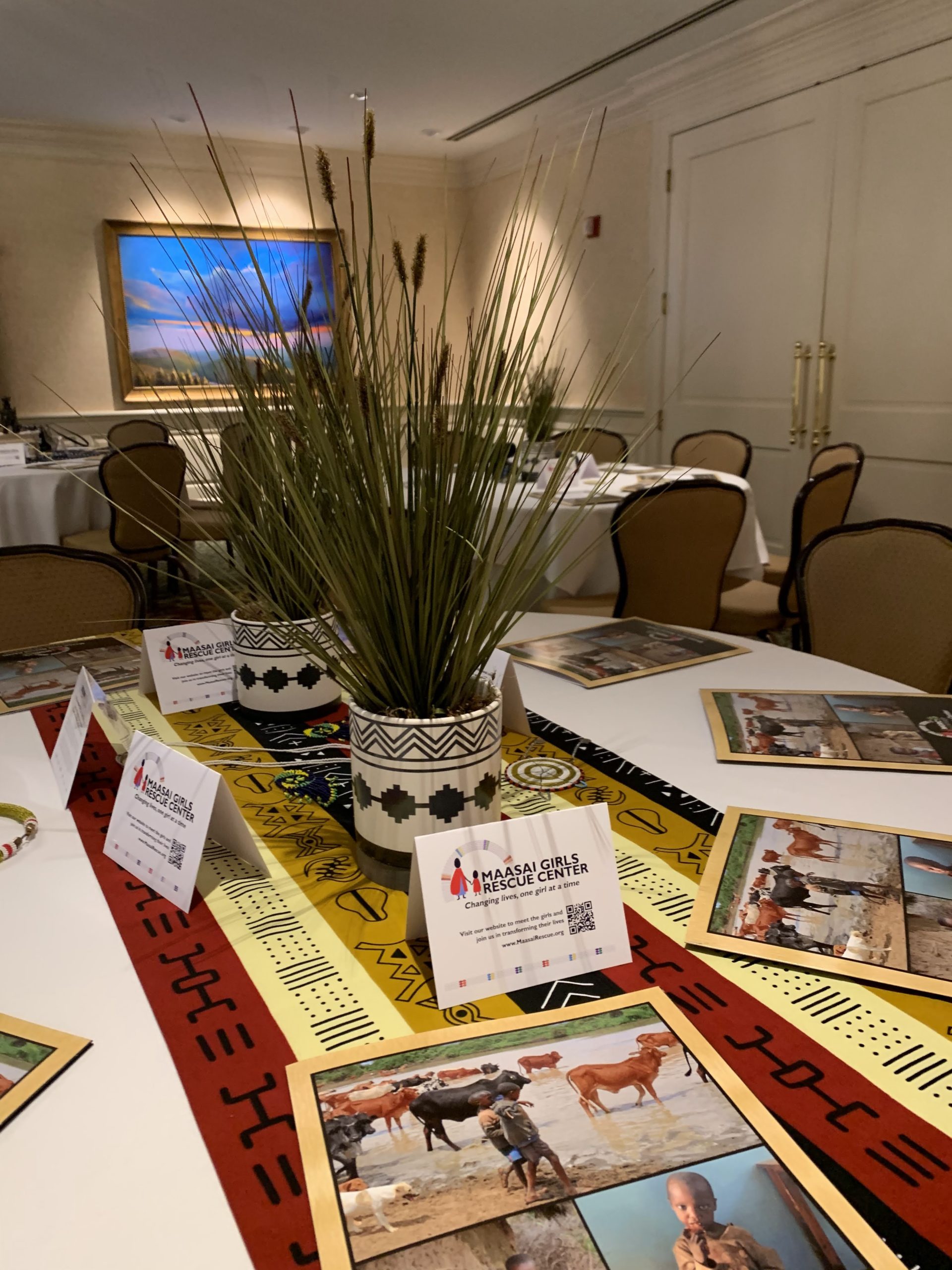 More table decor representing African culture