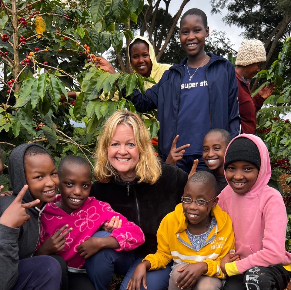 Cammy a MGRC volunteer posing with Maasai girls in Tanzania
